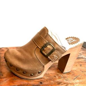 Fly London leather platform clogs. Tan size 35